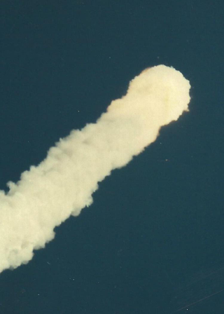 Illustration for article titled Long-Forgotten Photographs Reveal Challenger Disaster As It Happened